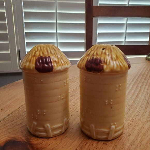 Vintage Occupied Japan Silo Shaped Farm Salt and Pepper Shakers Fall Orange - Picture 4 of 8